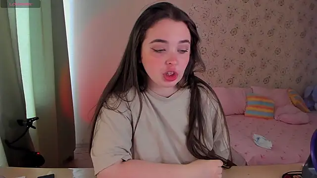 Snapshot of Alice_next_door chatting on April 18, 2026, 11:14 am Alice next door online show from April 18, 2026, 11:14 am