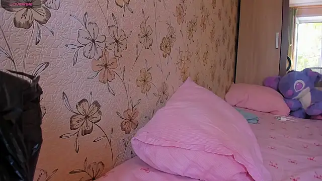 Snapshot of Alice_next_door chatting on May 7, 2026, 11:15 am Alice next door online show from May 7, 2026, 11:15 am