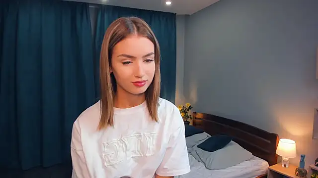 IsaVesco online show from September 10, 2025, 7:58 pm