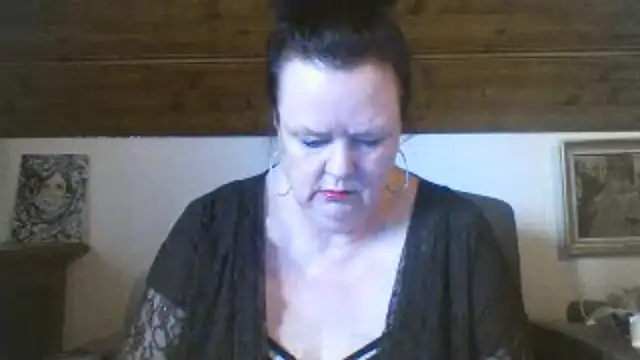 TiffanyMature online show from April 12, 2026, 3:17 pm