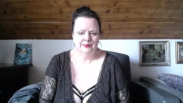 Snapshot of TiffanyMature chatting on April 24, 2026, 9:12 am TiffanyMature online show from April 24, 2026, 9:12 am
