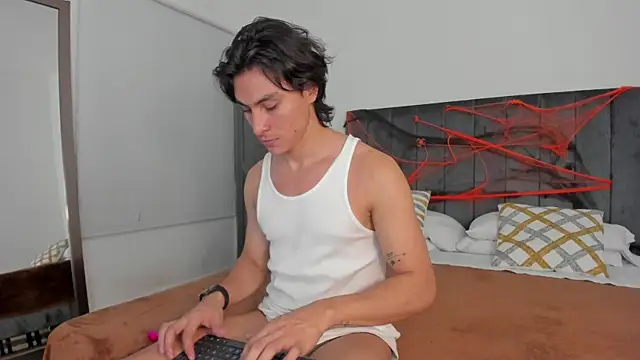 AlexanderHall online show from October 28, 2025, 12:58 am