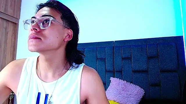 Snapshot of dirty_model chatting on October 15, 2025, 3:39 am dirty model online show from October 15, 2025, 3:39 am