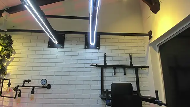 ItaloMoore online show from November 4, 2025, 11:09 am