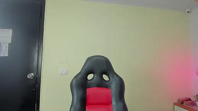 MELISSAROUGE online show from February 6, 2026, 7:50 pm