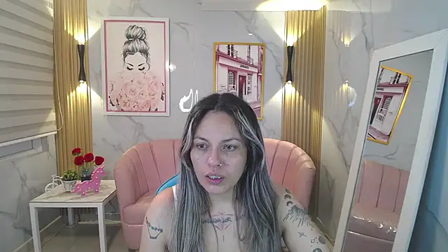 Snapshot of Jade_Jones_a chatting on December 5, 2025, 3:37 am Jade Jones a online show from December 5, 2025, 3:37 am