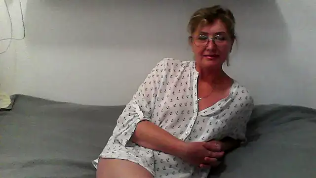 IrynaMolbertx online show from September 23, 2025, 7:17 pm