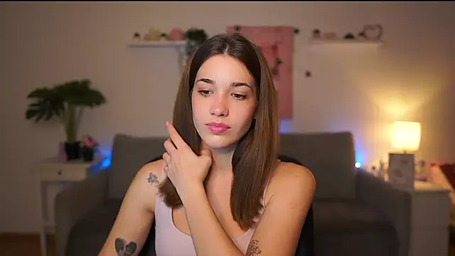 kissie cat online show from December 4, 2025, 2:04 pm