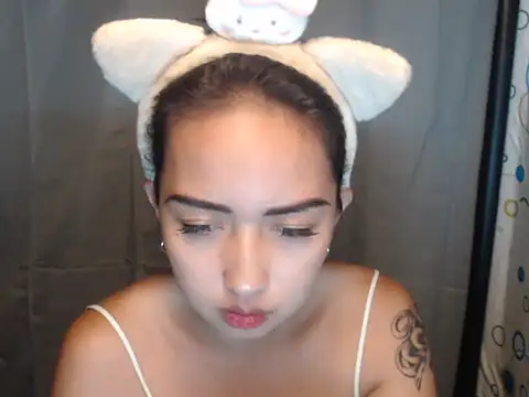 Snapshot of Soft_Angel8 chatting on May 24, 2026, 6:18 am Soft Angel8 online show from May 24, 2026, 6:18 am