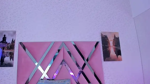 victoriavelasquez online show from September 13, 2025, 11:32 am