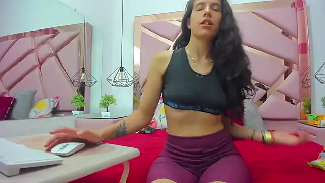 MiaCours online show from December 22, 2025, 7:00 pm