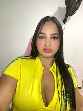 Andrea-Lu online show from October 25, 2025, 1:02 am