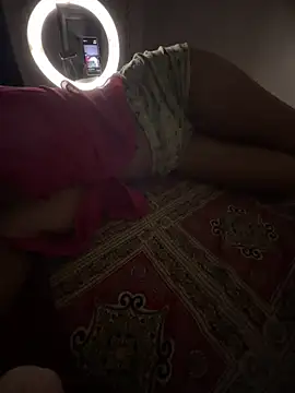 jiya00 online show from November 11, 2025, 9:37 pm