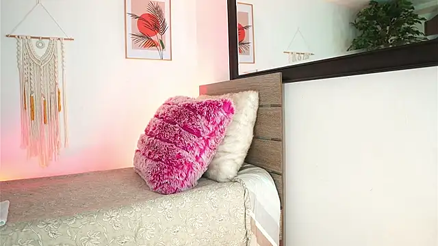 Snapshot of melissa_laurent_ chatting on September 15, 2025, 12:27 pm melissa laurent online show from September 15, 2025, 12:27 pm