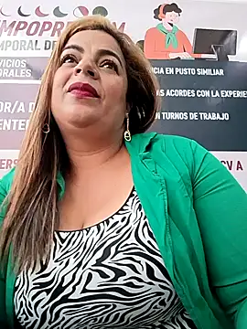 Mia-Glow online show from November 13, 2025, 12:15 pm