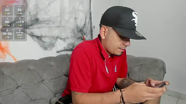 OwenStonne  online show from October 18, 2025, 4:04 am