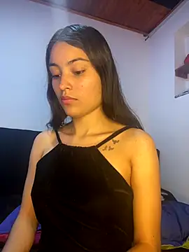 Snapshot of hotwife26 chatting on November 5, 2025, 1:33 pm hotwife26 online show from November 5, 2025, 1:33 pm