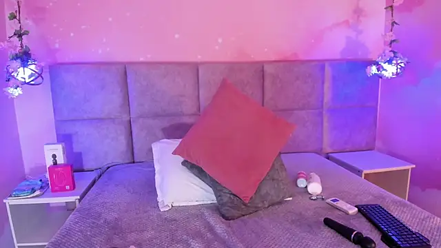 Lushi Love online show from December 15, 2025, 1:43 am