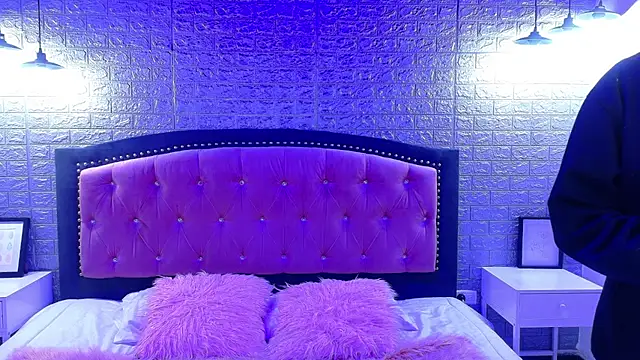 Natalie loffreda online show from October 8, 2025, 2:53 am