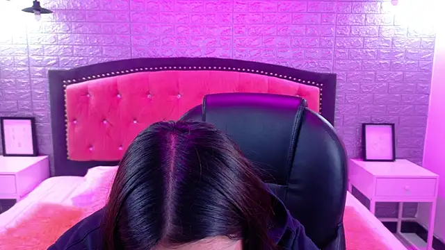 Natalie loffreda online show from October 15, 2025, 2:55 am