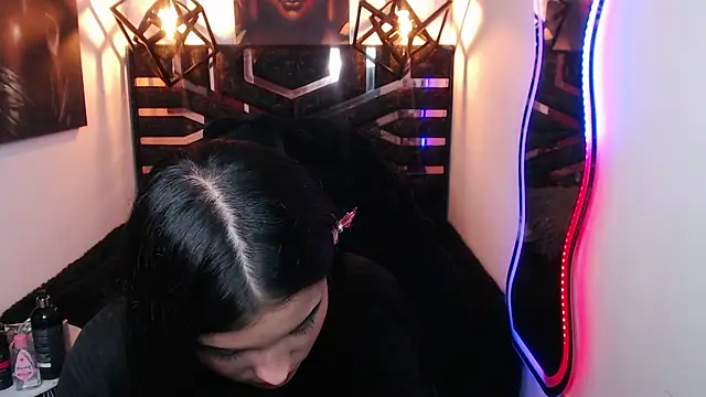 Natalie loffreda online show from April 21, 2026, 1:42 am