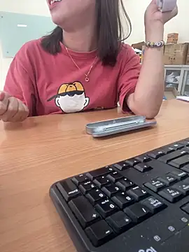 Snapshot of -NhaKy22 chatting on April 4, 2026, 2:32 am -NhaKy22 online show from April 4, 2026, 2:32 am