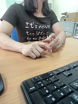 Snapshot of -NhaKy22 chatting on April 13, 2026, 2:06 am -NhaKy22 online show from April 13, 2026, 2:06 am