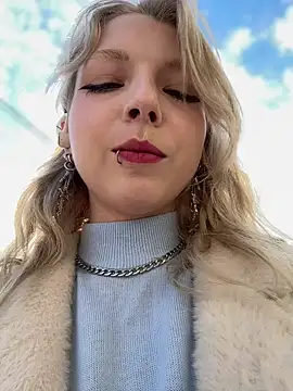 EveLittleSinner online show from October 7, 2025, 8:44 am