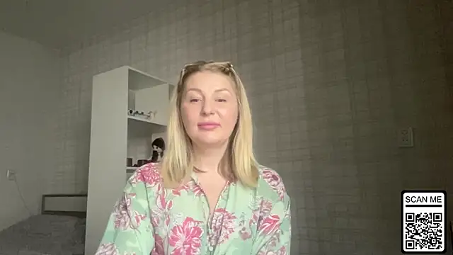 Snapshot of Blondie_xoxoxo chatting on February 6, 2026, 1:25 pm Blondie xoxoxo online show from February 6, 2026, 1:25 pm