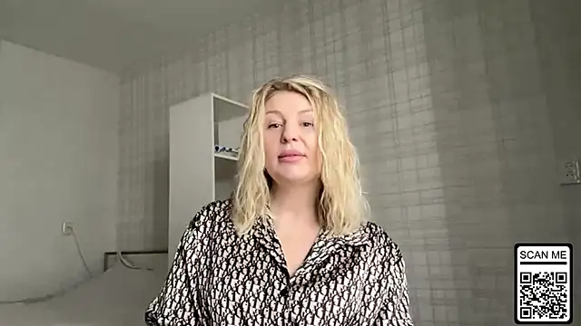 Snapshot of Blondie_xoxoxo chatting on February 12, 2026, 9:26 am Blondie xoxoxo online show from February 12, 2026, 9:26 am