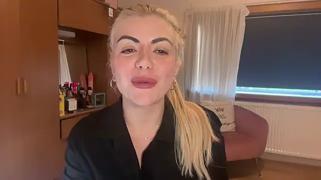 Snapshot of princess17 chatting on September 16, 2025, 4:19 pm princess17 online show from September 16, 2025, 4:19 pm