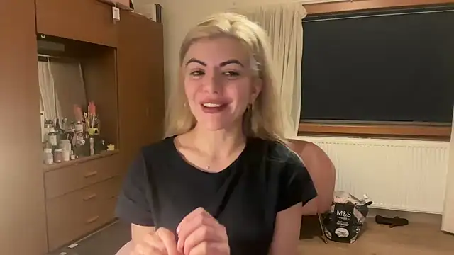 Snapshot of princess17 chatting on December 19, 2025, 3:13 am princess17 online show from December 19, 2025, 3:13 am