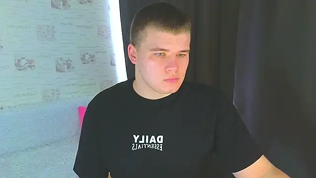 kittenmurr online show from September 18, 2025, 4:25 am