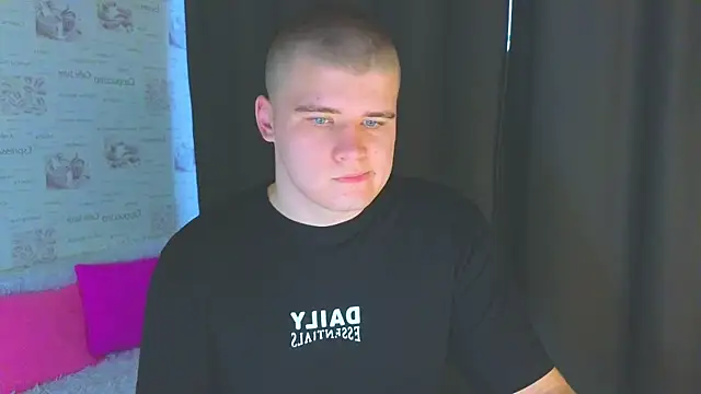 kittenmurr online show from October 4, 2025, 1:03 am