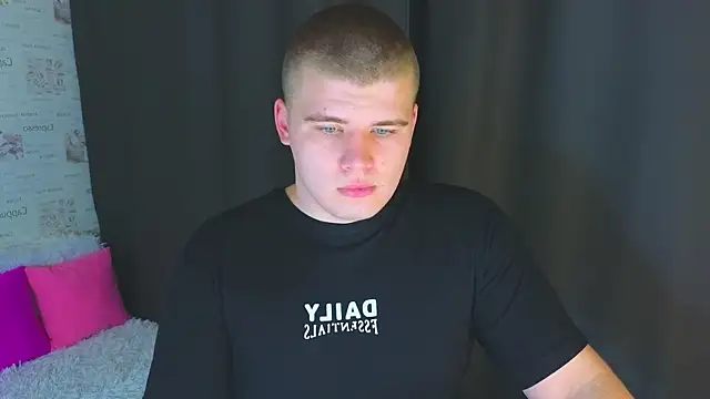 kittenmurr online show from October 7, 2025, 3:53 pm