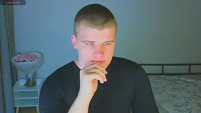 kittenmurr online show from November 3, 2025, 9:16 pm