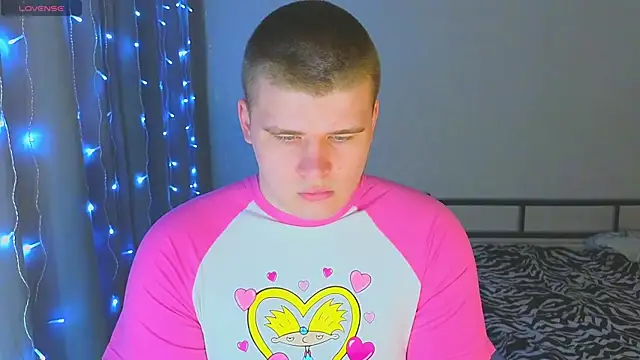 kittenmurr online show from December 15, 2025, 12:48 am