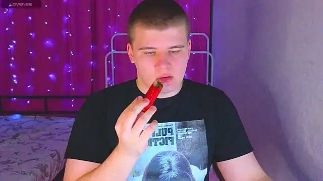 Snapshot of kittenmurr chatting on April 6, 2026, 4:52 pm kittenmurr online show from April 6, 2026, 4:52 pm