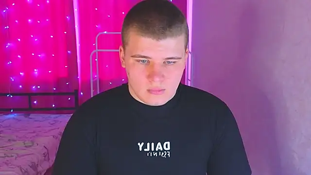 Snapshot of kittenmurr chatting on April 15, 2026, 9:38 am kittenmurr online show from April 15, 2026, 9:38 am