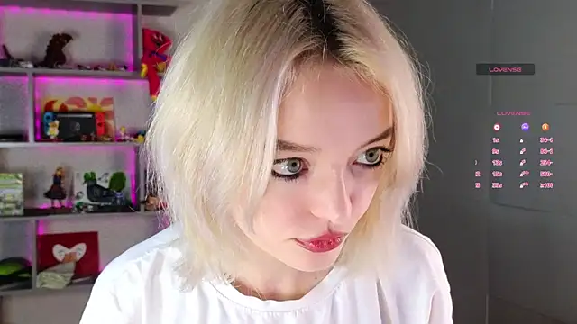 ShizukaBlanche online show from September 9, 2025, 3:28 am