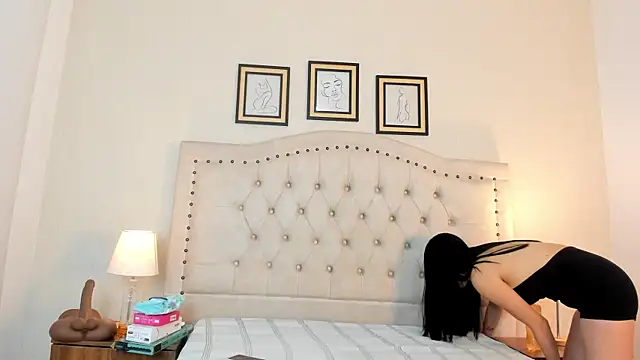 Snapshot of natasha_moreno chatting on April 22, 2026, 12:18 pm natasha moreno online show from April 22, 2026, 12:18 pm
