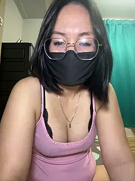 melyiaaa online show from December 22, 2025, 2:47 pm