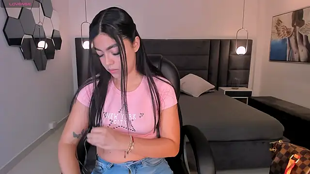 NataliaGaret online show from February 12, 2026, 1:55 am