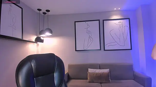 LizzCooper online show from November 20, 2025, 4:12 am