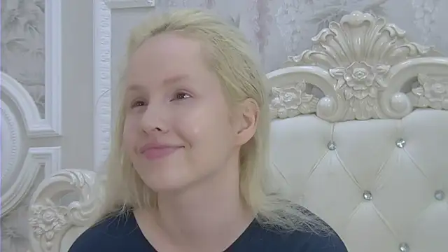 EllieFrosty  online show from May 14, 2026, 12:50 am
