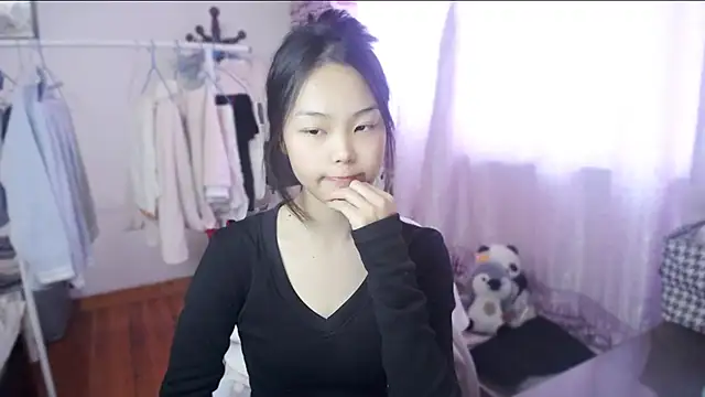 yao-yao  online show from November 25, 2025, 5:18 am