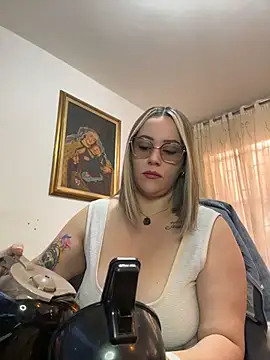 CurvyLust x online show from July 28, 2026, 1:10 pm