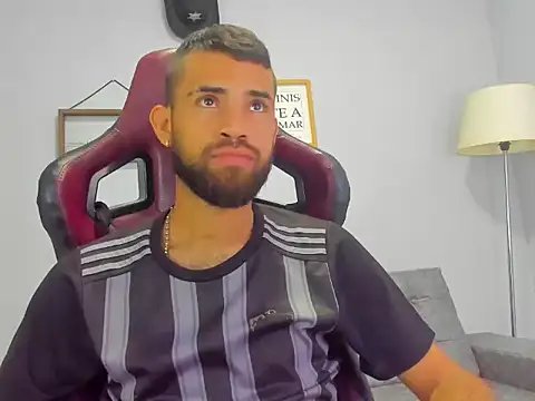 adri sexboy229 online show from September 19, 2025, 1:29 am