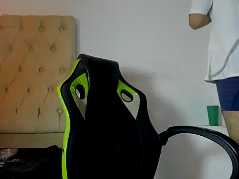 adri sexboy229 online show from September 23, 2025, 1:52 am