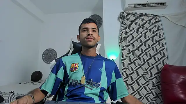 adri sexboy229 online show from October 17, 2025, 6:05 am